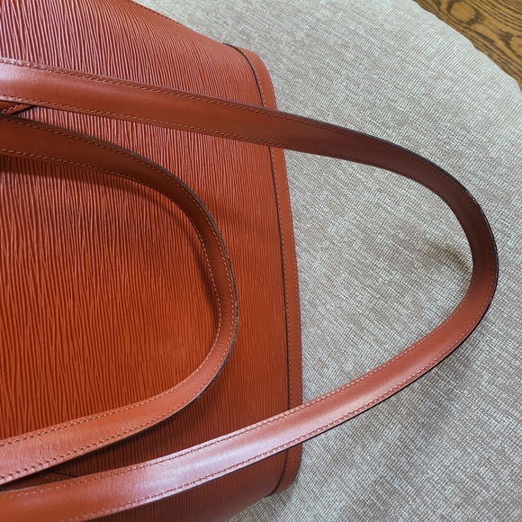 Louis Vuitton Lussac Epi Leather Shoulder Bag w/COA included - Picture 11 of 12